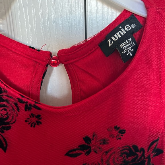 Red and black assymetrical dress with black shrug - Picture 4 of 4